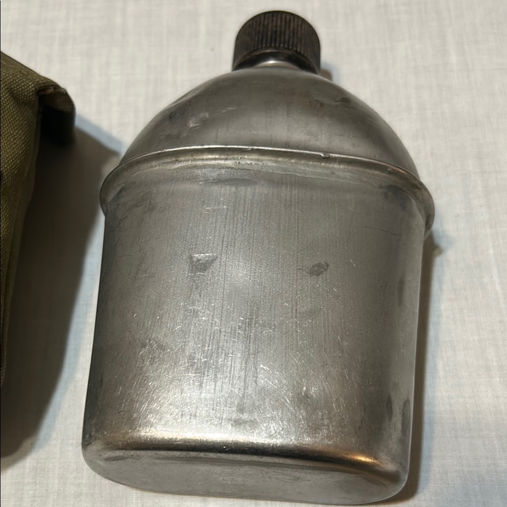 US Military Style Green and Silver Canteen Set with its cup. - Picture 3 of 10